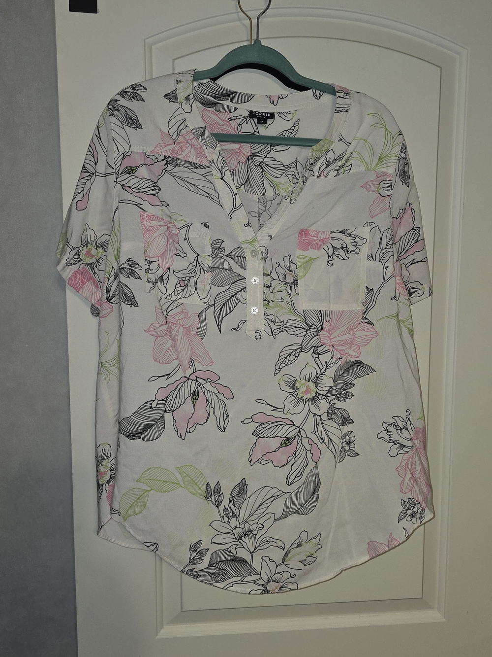 Torrid HARPER  White Floral Short-Sleeve Henley with Pink and Green Accents